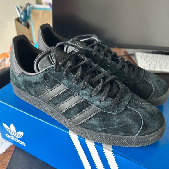 adidas gazelle - triple black men’s size 9 - Picture 2 of 6